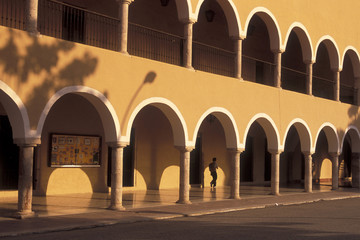 Fototapeta premium MEXICO YUCATAN VALLADOLID COLONIAL TOWN