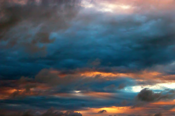 Obraz premium Dramatic sunset and sunrise, the dark sky.