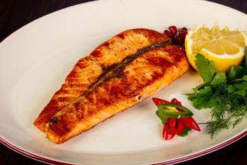 Grilled salmon with lemon