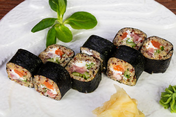 Japanese roll with kinoa and salmon