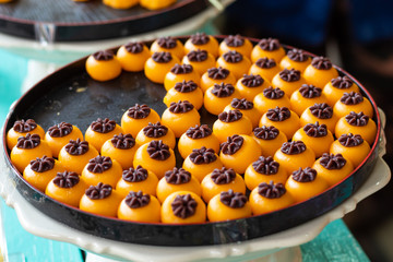 Golden Crown Candy a dessert of Thailand Candy Gold, placed on a tray.