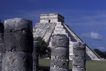 MEXICO YUCATAN CHICHEN ITZA MAYA RUINS