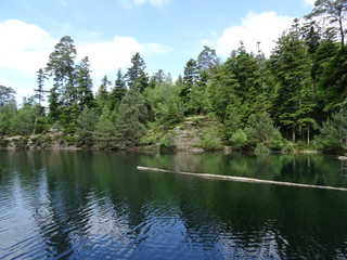 Fototapeta na wymiar lac Pierre-Percée