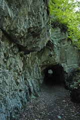 fussgängertunnel zwischen dem forellenhof und dem besucher-schieferbergwerk bei bundenbach, hunsrück