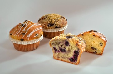 Muffin Heidelbeer und Dekor Zuckerguss