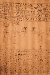 Fototapeta na wymiar Egyptian hieroglyphs on the wall