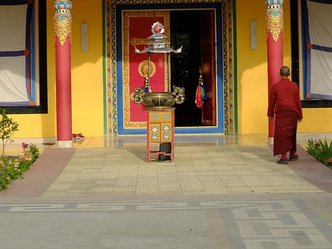 porta de entrada do templo budista