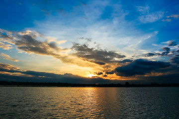 Obraz premium Background of colorful sky Dramatic sunset.