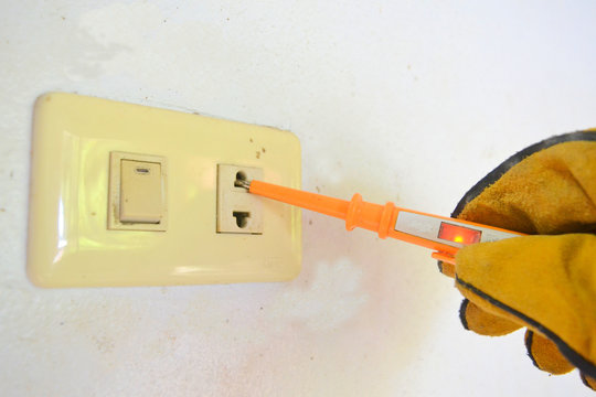 How to test electrical plugs by wearing bags for safety reasons .How to use a correct electrical test screwdriver