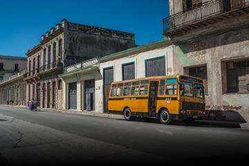 Fototapeta na wymiar Bus Havanna // Habana
