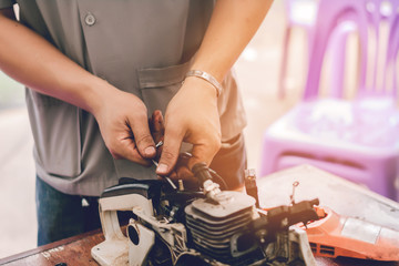 A mechanic is old engine repair.Can be used again.