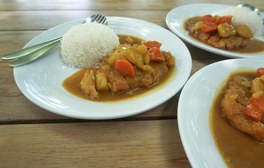 Curry of fried chicken and rice 