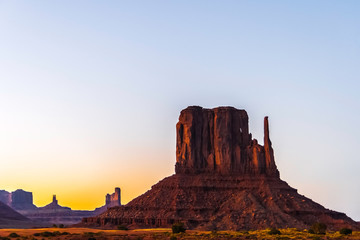 Naklejka premium Famous West Mittenbutte in Monument Valley Navajo Tribal Park, Arizona, USA.