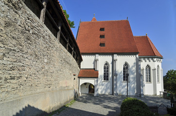 Fototapeta na wymiar St.Blasiuskirche an der Stadtmauer, Kaufbeuren