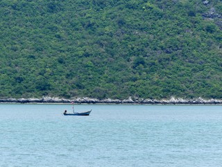 Fototapeta na wymiar barque de pêcheur thaïlandais