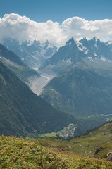 Fototapeta premium Village de Chamonix au fond de sa vallée