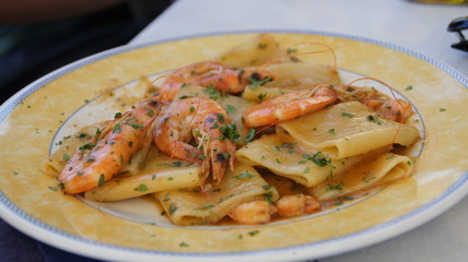 Paccheri Nudeln mit Garnelen