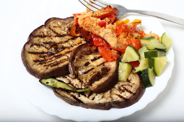 Melanzane grigliate con peperoni e zucchine