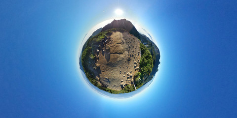 Fototapeta premium 八ヶ岳の一つ天狗岳山頂の景色_Tiny Planet
