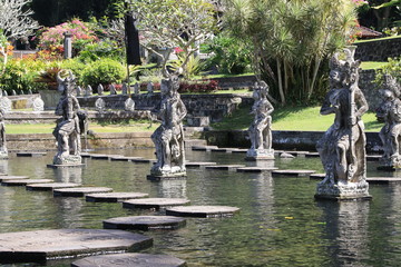 Steinstatuen Wasserpalast Tirta Gangga Bali Indonesien