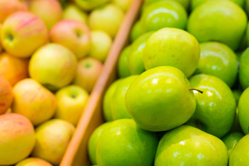 Bunch of green and yellow apples in supermarket