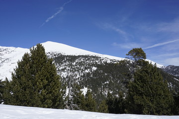 Paisaje de montaña nevado
