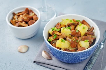 Chanterelle onion fried potatoes in a bowl