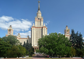 Fototapeta na wymiar The building of the Moscow state University.