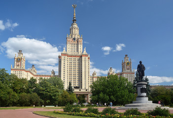 Fototapeta na wymiar The building of the Moscow state University.
