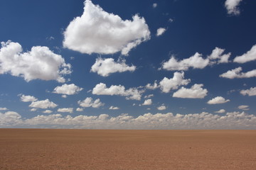 nuvole sopra il deserto