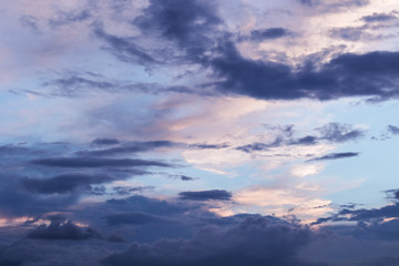 dramatische Wolkenbildung am Abend