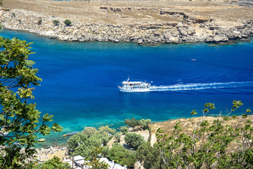 Naklejka premium Kreuzfahrtschiff in lindos