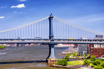 manhattan bridge new york city skyline