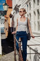 retrato mujer con gafas