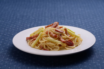 ベーコンとアスパラのパスタ