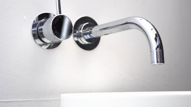 蛇口がら滴るしずく-faucet-01