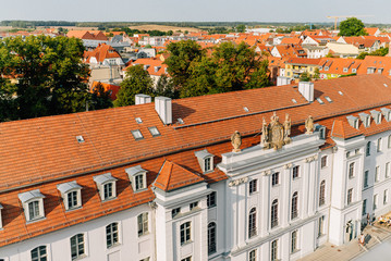 Hauptgebäude der Universität Greifswald von oben