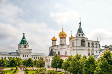 Fototapeta na wymiar Beautiful view of the Holy Trinity Ipatiev monastery in Russia in the city of Kostroma on the Volga