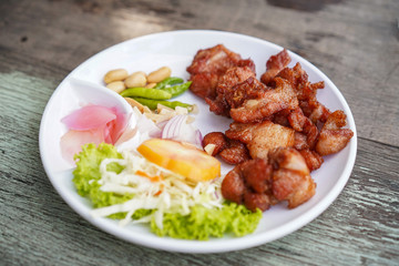 Fried pork crackling with garlic and chili