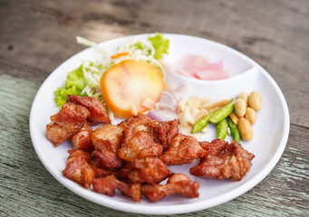 Fried pork crackling with garlic and chili