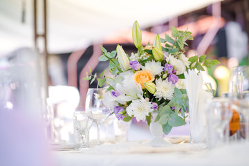 Beautiful fresh flowers table decoration in a restaurant for a special event