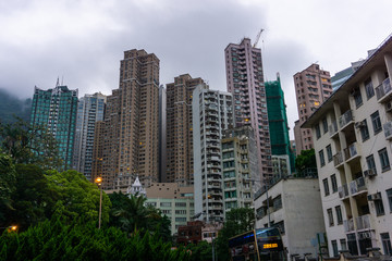 Fototapeta na wymiar Hochhäuser in Hong Kong bei schlechtem Wetter