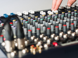 Obraz premium Dj adjsuting fade sliders on audio mixer