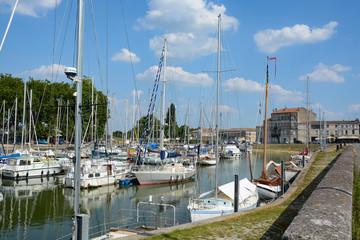 Fototapeta na wymiar port de plaisance à Rochefort