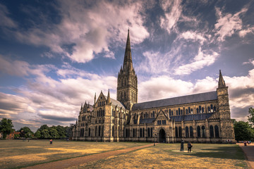 Salisbury - August 07, 2018: Ancient cathedral of Salisbury, England - obrazy, fototapety, plakaty