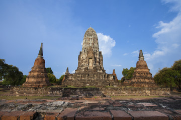 Fototapeta premium Wat Chaiwatthanaram is pagoda buddhist temple in the city of Ayutthaya Historical Park.Unesco.
