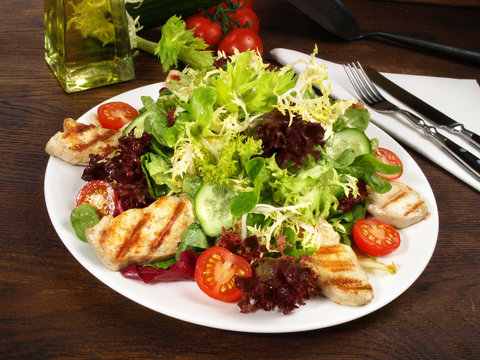 Gemischter Salat mit Putenbrust vom Grill