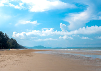 Fototapeta na wymiar Sea and beach in morning rayong in thailand.