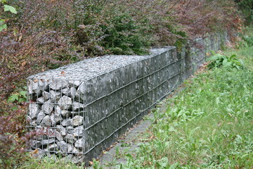 Gabione als Abgrenzung / Mauer