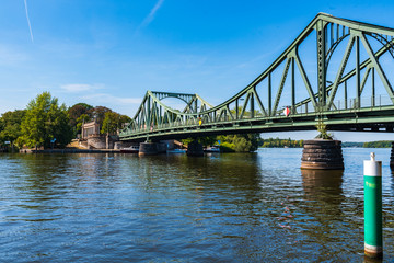 Glienicker Brücke vor blauem Himmel - 219424535